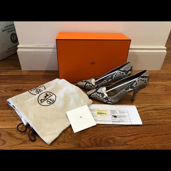 Authentic Hermès 90 Python Pumps. - Picture 2 of 6